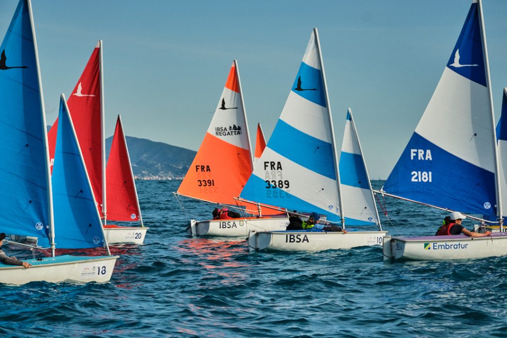 Naviguer ensemble 8 navicap challenge bateau en regate a monaco