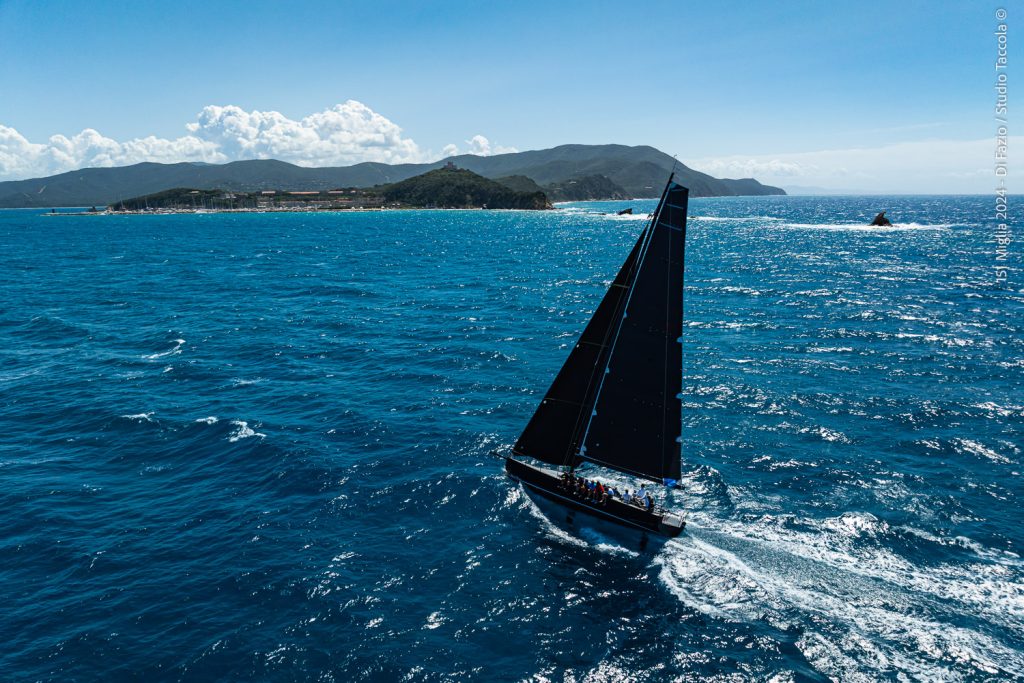 YCM on the start of this Mediterranean classic 1 regate bateau en mer