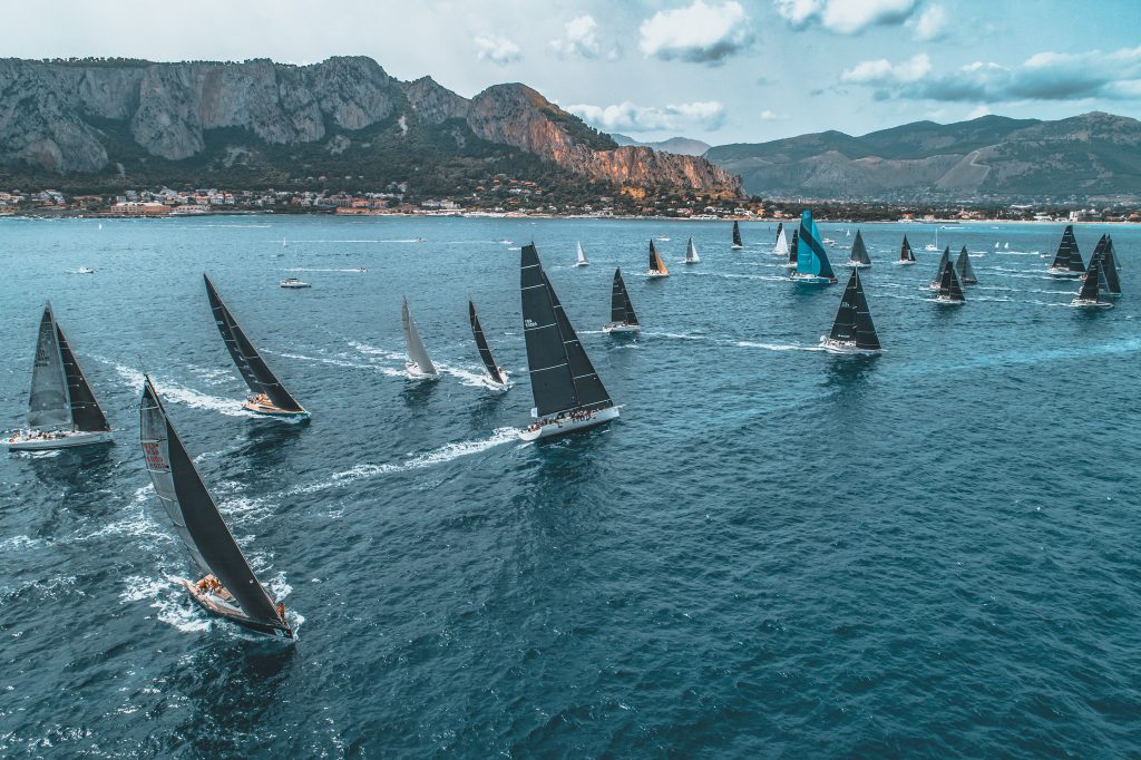 Trois membres du Yacht Club de Monaco au départ de la 19e Palermo-Montecarlo 7 regates