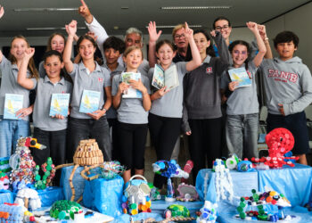 « Bouchons-nous pour la mer » : l’art-recyclage des collégiens de FANB exposé au Yacht Club de Monaco