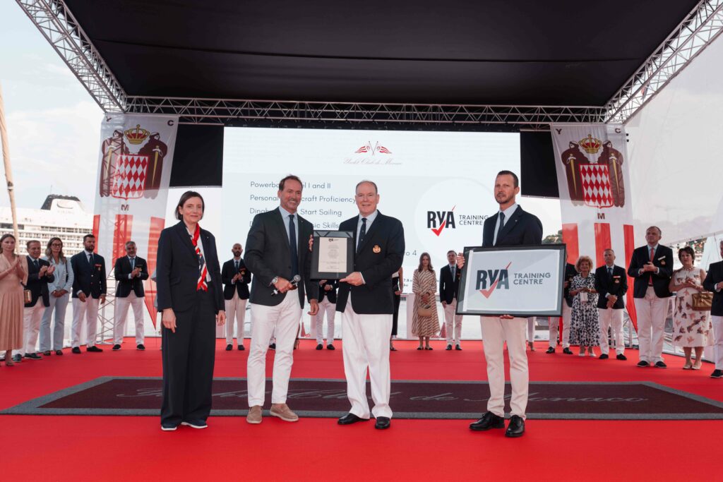 Le Yacht Club de Monaco reçoit l’agrément RYA : une reconnaissance internationale annoncée par SAS le Prince Albert II 1 rya cocktail des membres