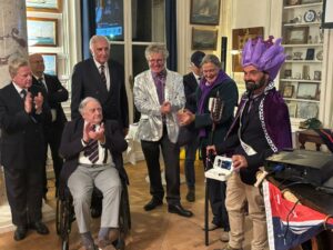 Samedi 6 décembre 2025. La mise à l’honneur de Viola du Y.C.M. a marqué la traditionnelle Soirée du Yachting Classique organisée au Yacht Club de France, un rendez-vous où armateurs, équipages et passionnés se retrouvent pour célébrer le patrimoine maritime. Moment fort de la soirée, la remise du Neptune de la Voile Classique 2025, trophée consacrant l’excellence dans la préservation, la restauration et la performance des voiliers d’époque, a consacré Viola, superbe cotre aurique de 1908 appartenant à Kostia Belkin, membre du Yacht Club de Monaco.