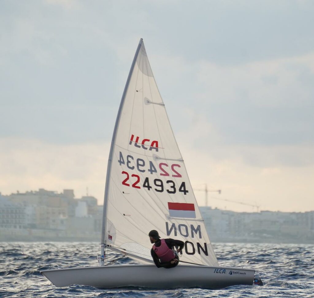 Podium de Jérémy Moutout : le Y.C.M. à l’honneur en ILCA 7 2 WhatsApp Image 2025 12 22 at 11.51.25 e1766400966948